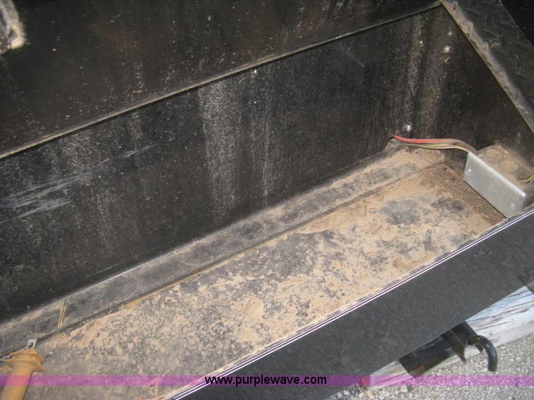 image for item K2813 2009 Circle M gooseneck flatbed trailer