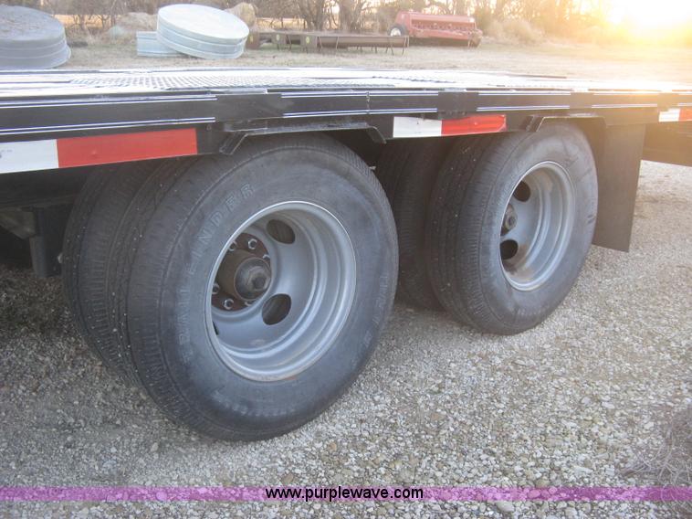 image for item K2813 2009 Circle M gooseneck flatbed trailer