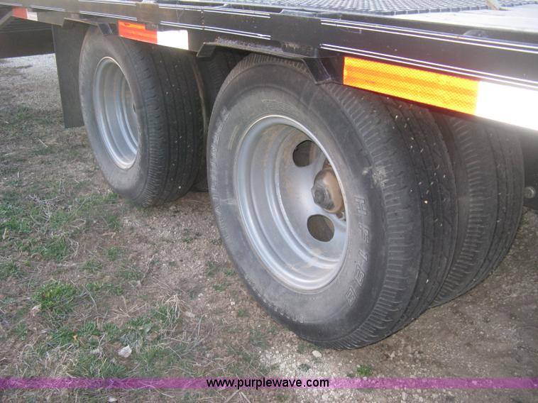 image for item K2813 2009 Circle M gooseneck flatbed trailer