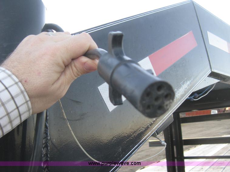 image for item K2813 2009 Circle M gooseneck flatbed trailer