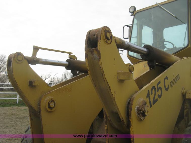 image for item K2830 1985 Clark 125C wheel loader