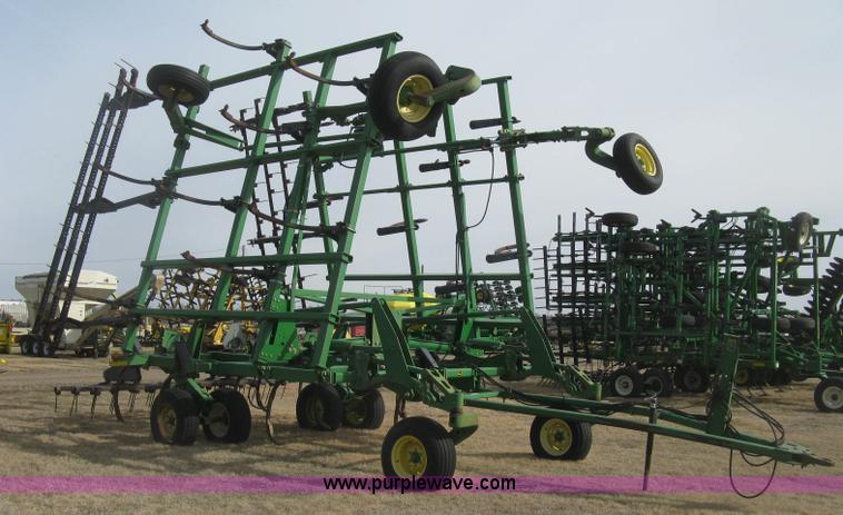 image for item K2873 2002 John Deere 2400 folding chisel plow