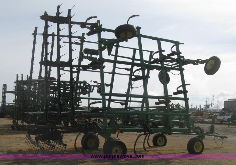 image for item K2873 2002 John Deere 2400 folding chisel plow