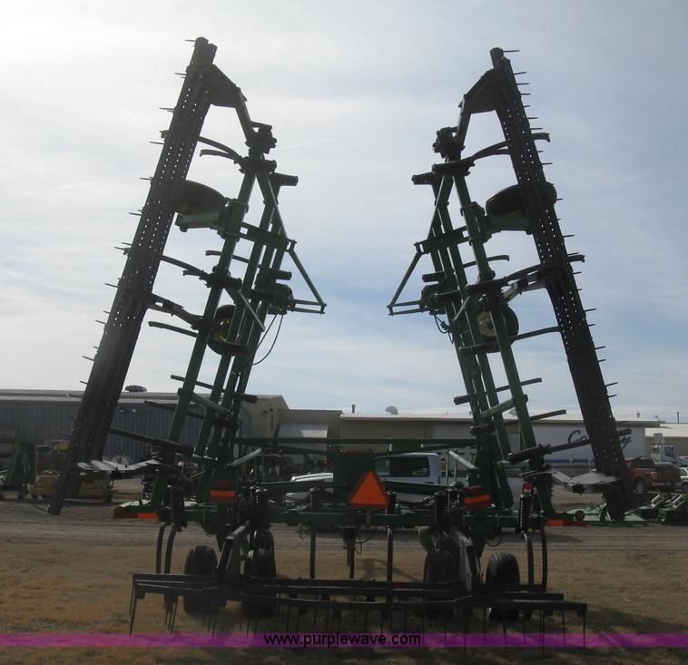 image for item K2873 2002 John Deere 2400 folding chisel plow