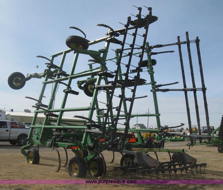 image for item K2873 2002 John Deere 2400 folding chisel plow