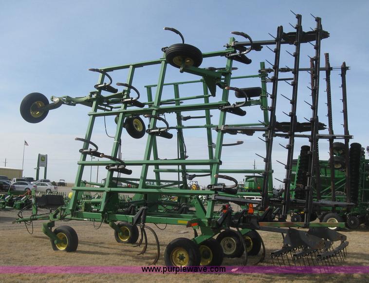 image for item K2873 2002 John Deere 2400 folding chisel plow