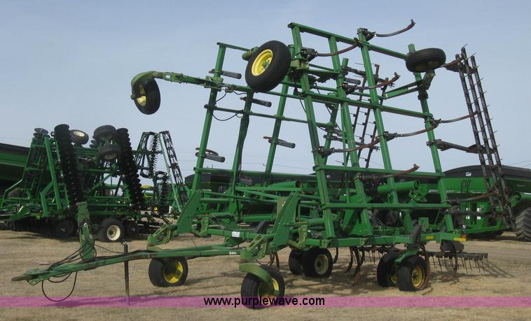 image for item K2873 2002 John Deere 2400 folding chisel plow