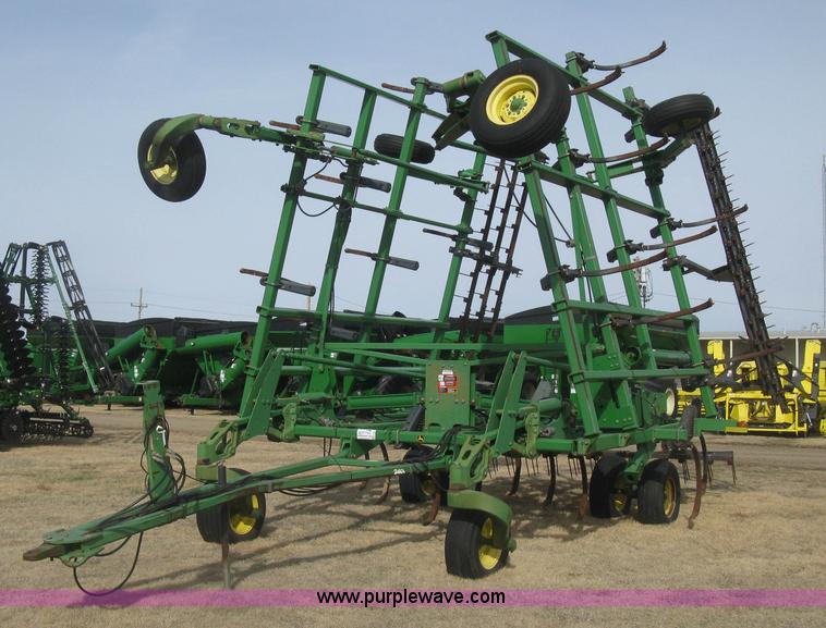 image for item K2873 2002 John Deere 2400 folding chisel plow