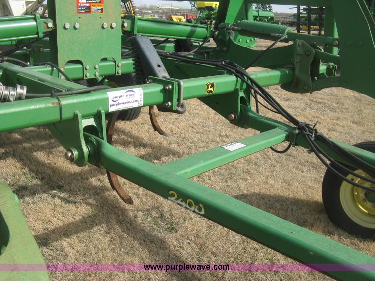 image for item K2873 2002 John Deere 2400 folding chisel plow