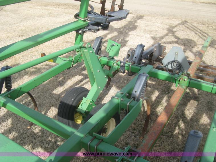 image for item K2873 2002 John Deere 2400 folding chisel plow