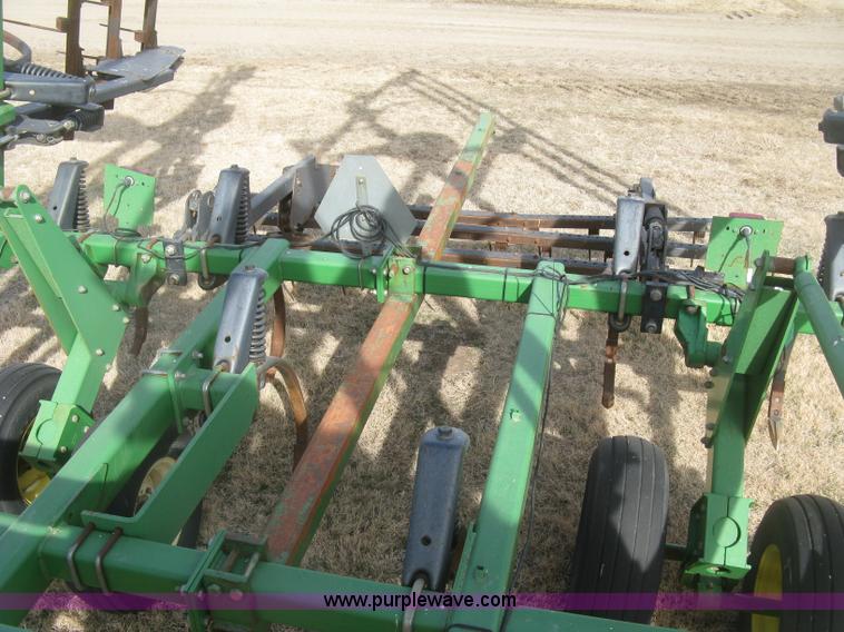 image for item K2873 2002 John Deere 2400 folding chisel plow
