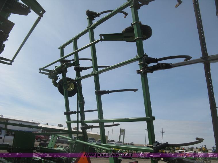 image for item K2873 2002 John Deere 2400 folding chisel plow