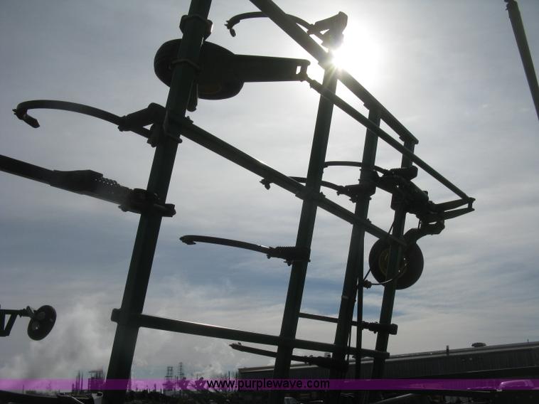 image for item K2873 2002 John Deere 2400 folding chisel plow