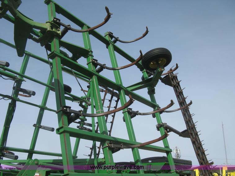 image for item K2873 2002 John Deere 2400 folding chisel plow