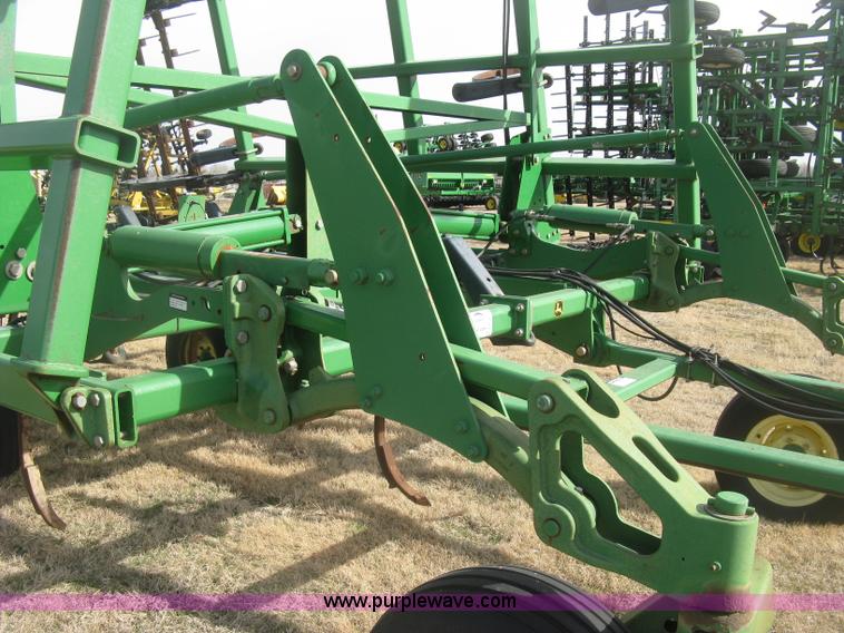 image for item K2873 2002 John Deere 2400 folding chisel plow