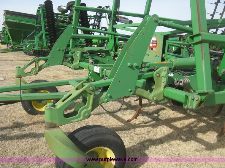 image for item K2873 2002 John Deere 2400 folding chisel plow