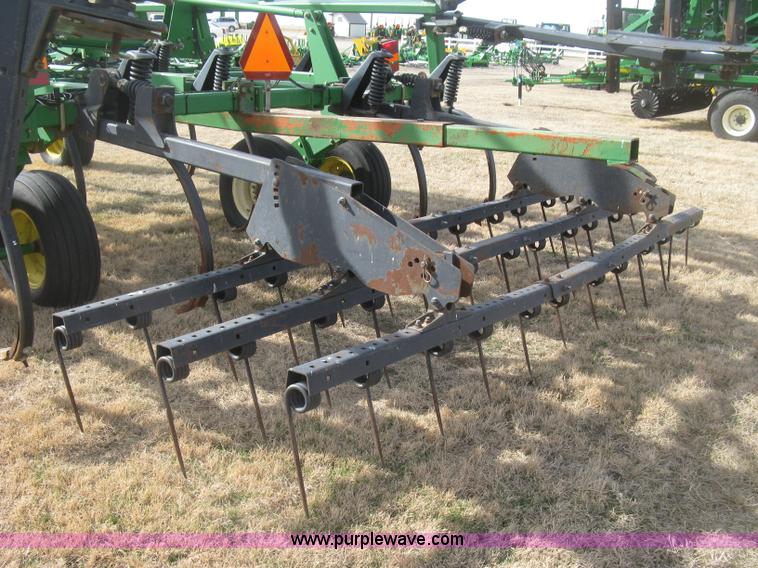 image for item K2873 2002 John Deere 2400 folding chisel plow