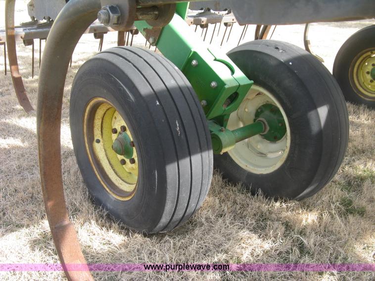 image for item K2873 2002 John Deere 2400 folding chisel plow