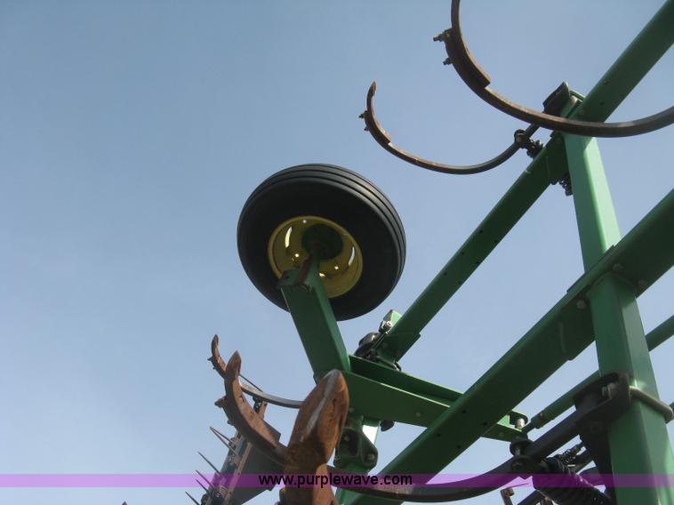 image for item K2873 2002 John Deere 2400 folding chisel plow