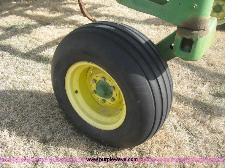 image for item K2873 2002 John Deere 2400 folding chisel plow