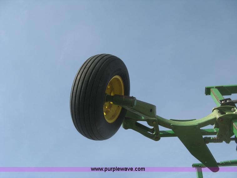 image for item K2873 2002 John Deere 2400 folding chisel plow