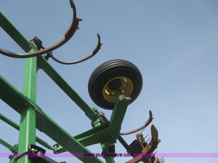 image for item K2873 2002 John Deere 2400 folding chisel plow