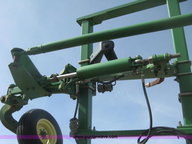 image for item K2873 2002 John Deere 2400 folding chisel plow