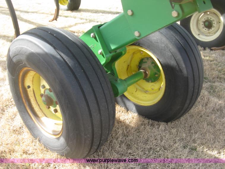 image for item K2873 2002 John Deere 2400 folding chisel plow