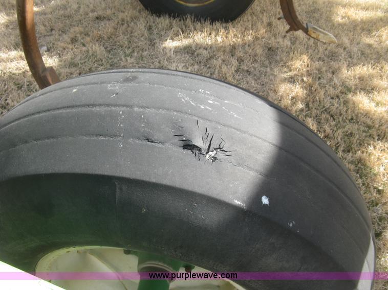 image for item K2873 2002 John Deere 2400 folding chisel plow