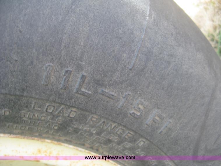 image for item K2873 2002 John Deere 2400 folding chisel plow