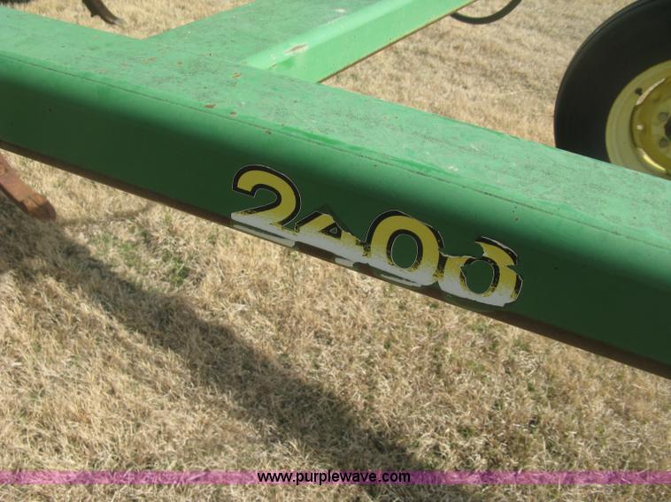 image for item K2873 2002 John Deere 2400 folding chisel plow