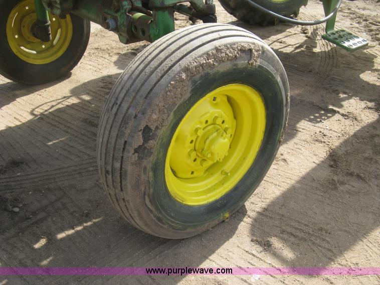 image for item K2905 John Deere 3010 tractor