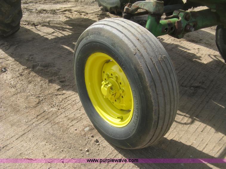 image for item K2905 John Deere 3010 tractor