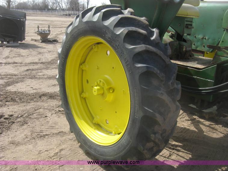 image for item K2905 John Deere 3010 tractor