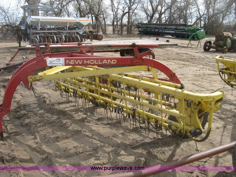 New Holland hay rakes with tandem hitch in Kinsley, KS Item K2910
