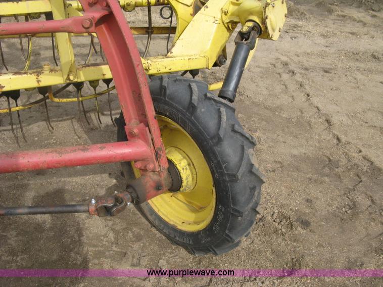 image for item K2910 New Holland hay rakes with tandem hitch