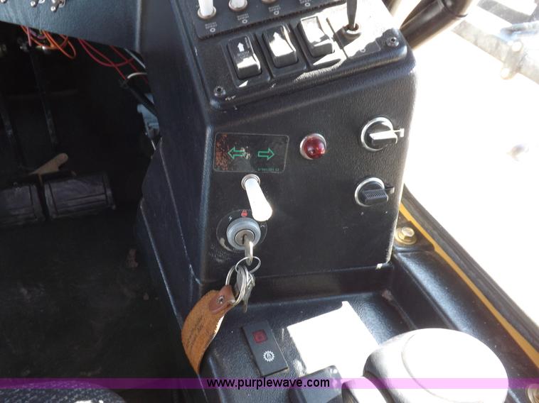 image for item K3199 2013 SpraCoupe 4460 self-propelled sprayer