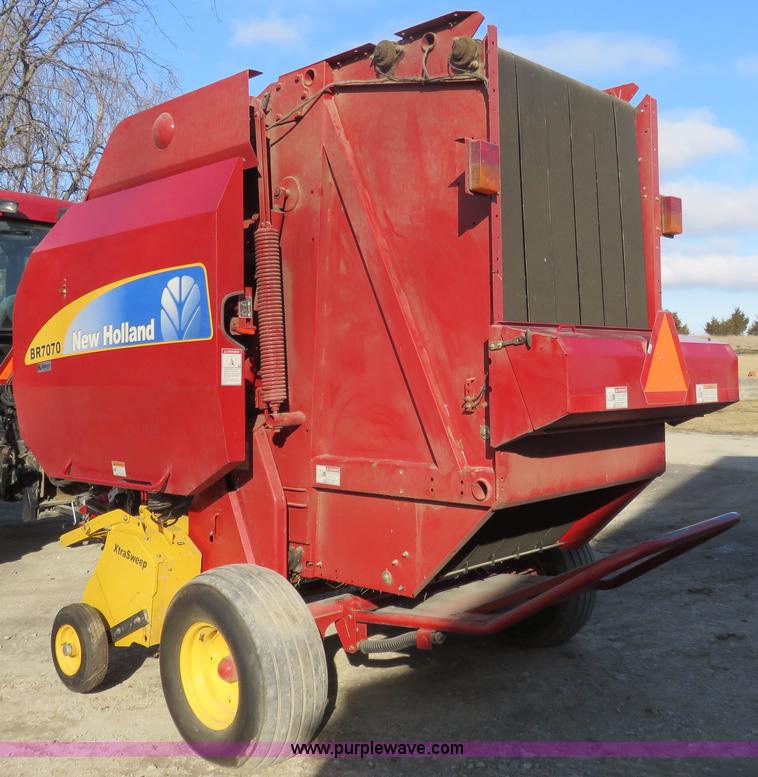 image for item K7086 2009 New Holland BR7070 round baler