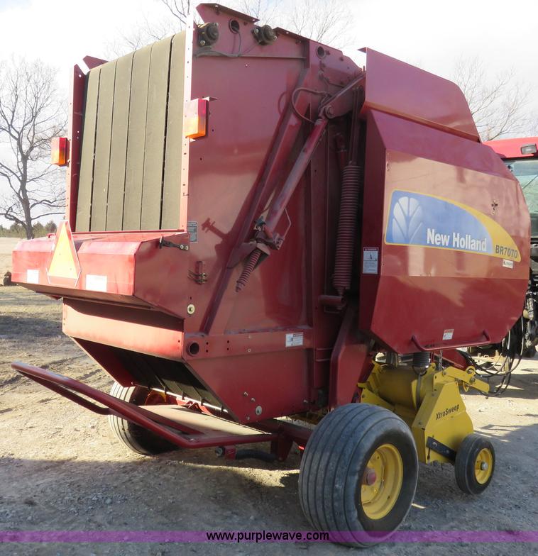 image for item K7086 2009 New Holland BR7070 round baler
