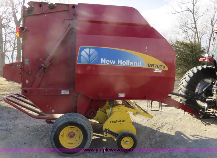 image for item K7086 2009 New Holland BR7070 round baler