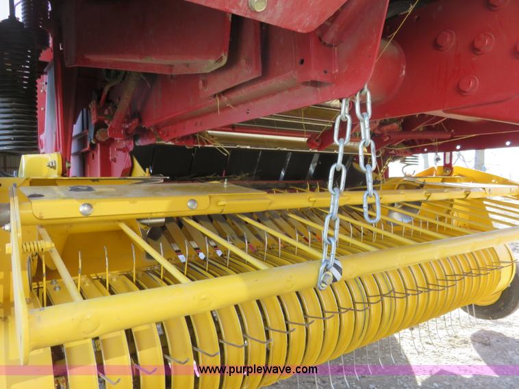 image for item K7086 2009 New Holland BR7070 round baler