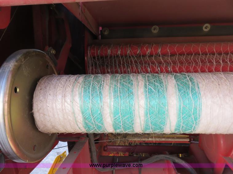 image for item K7086 2009 New Holland BR7070 round baler