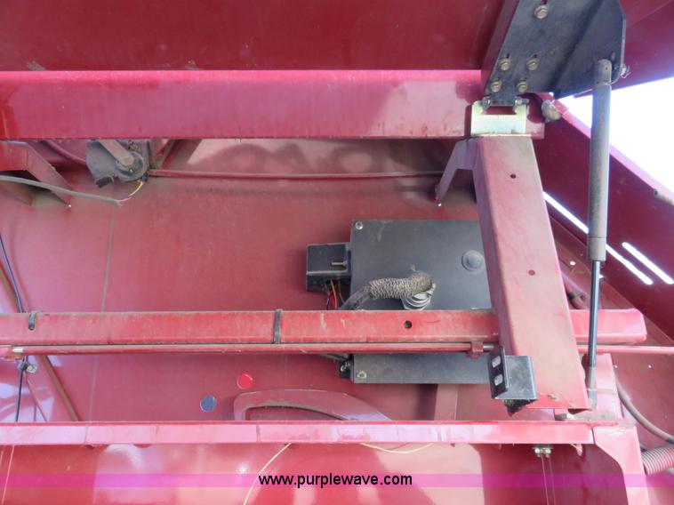 image for item K7086 2009 New Holland BR7070 round baler