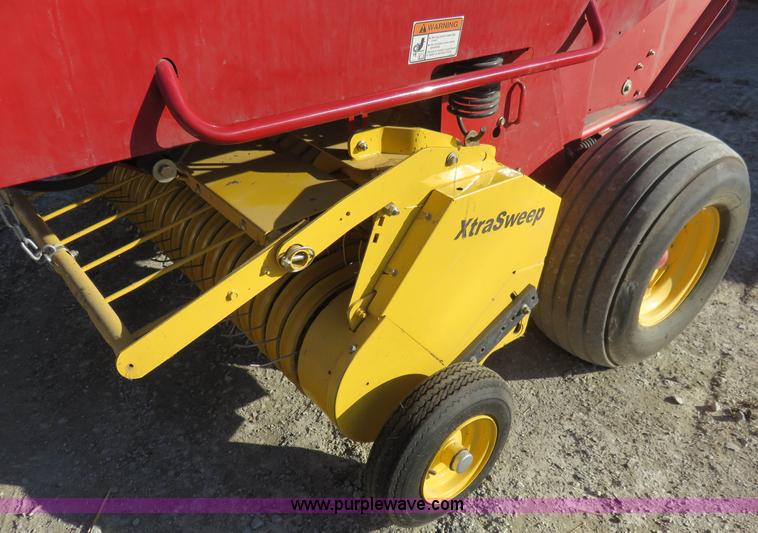 image for item K7086 2009 New Holland BR7070 round baler