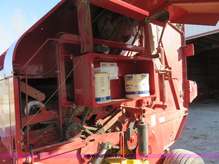 image for item K7086 2009 New Holland BR7070 round baler