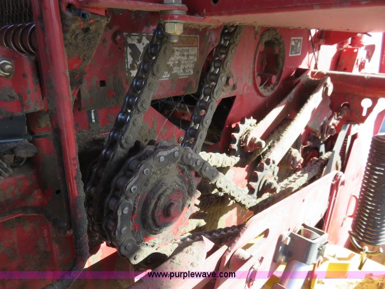 image for item K7086 2009 New Holland BR7070 round baler