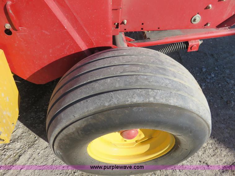 image for item K7086 2009 New Holland BR7070 round baler