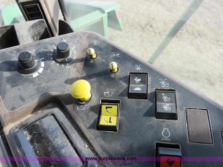 image for item K7184 1993 John Deere 9500 RWA combine