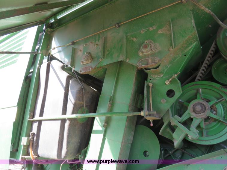 image for item K7184 1993 John Deere 9500 RWA combine
