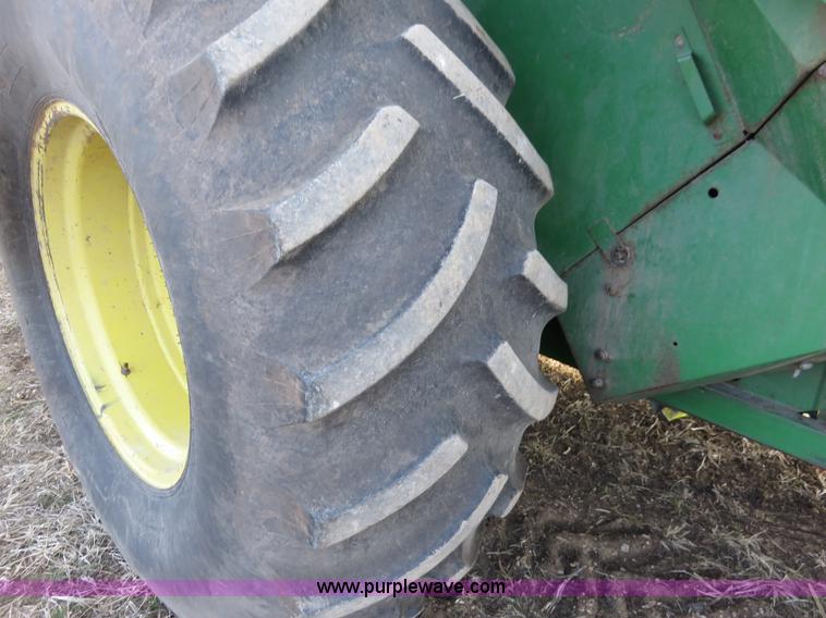 image for item K7184 1993 John Deere 9500 RWA combine